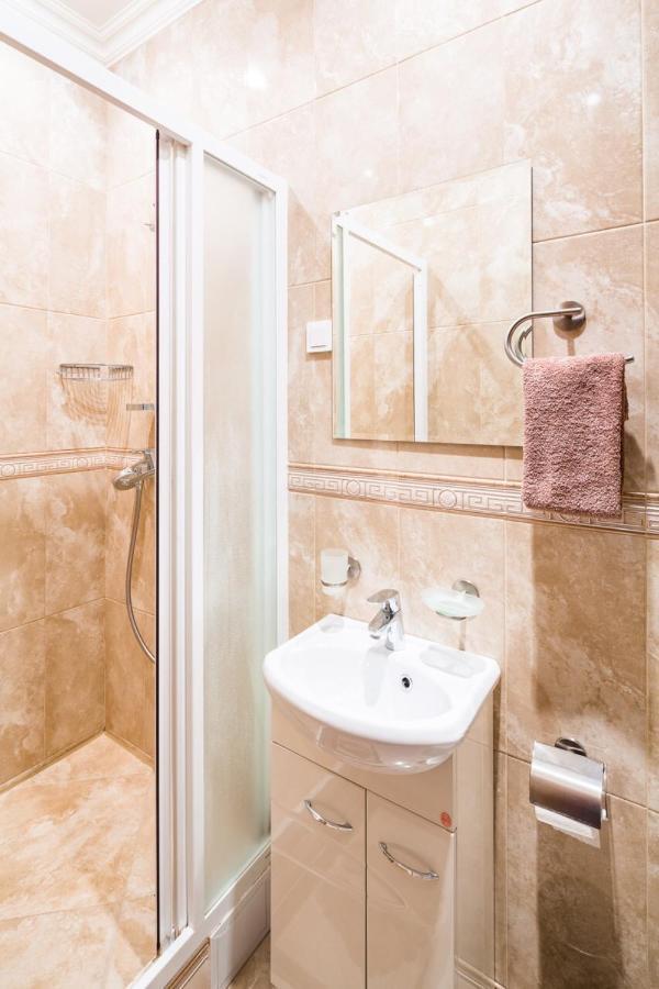 Ferienwohnung Romari Лесі Українки Lemberg Exterior foto