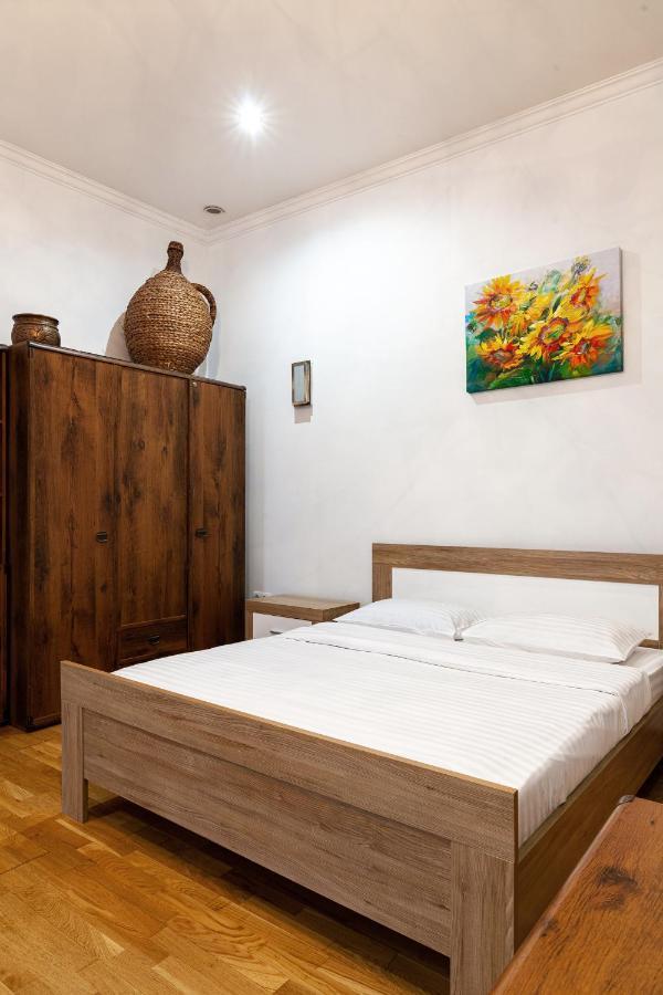 Ferienwohnung Romari Лесі Українки Lemberg Exterior foto